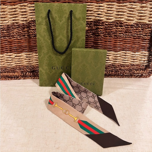 GUCCI Interlocking G Horsebit Web Print Silk Neck Bow In Brown NEW IN BOX - Picture 2 of 12